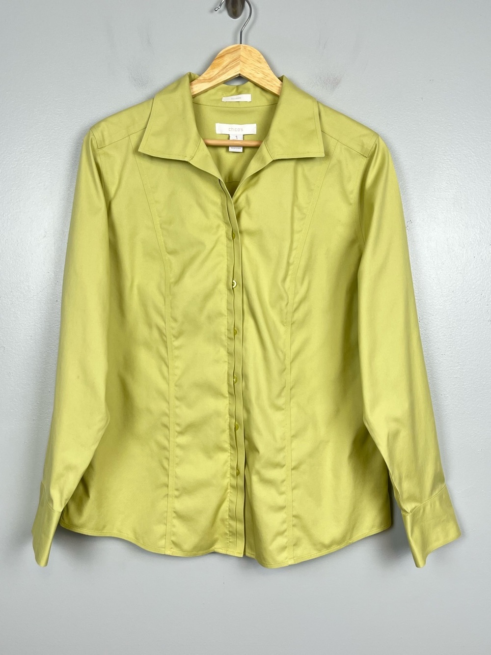 Chico’s lime green no iron 100% cotton button front fitted shirt,  medium.